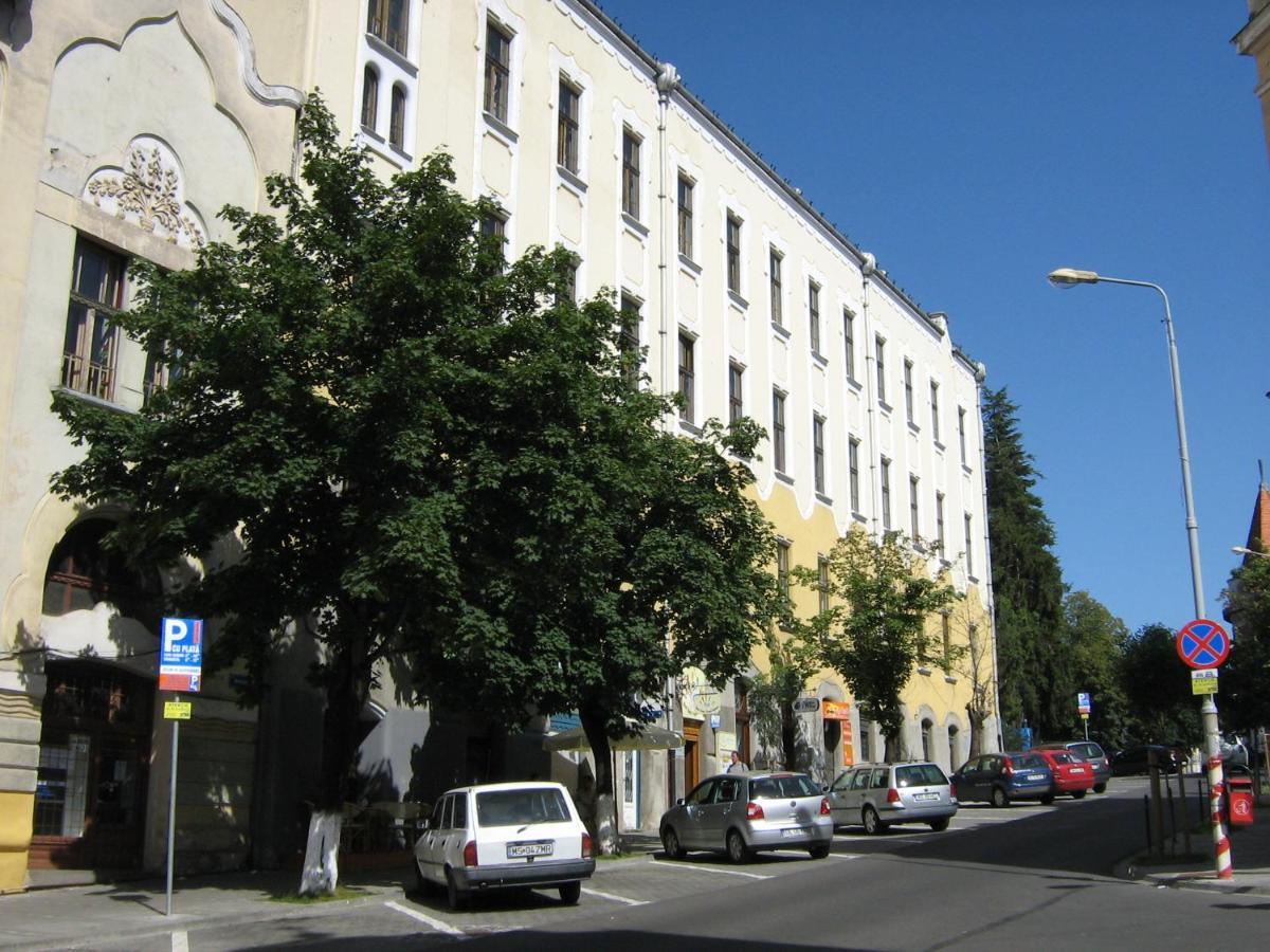 Butterfly Apartment-Hidden Gem In The Heart Of Targu Mures Exterior photo